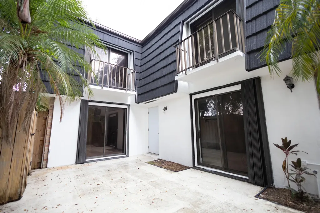 317 Woodland Road Palm Springs FL 33461