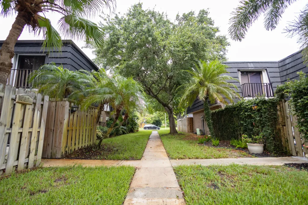 317 Woodland Road Palm Springs FL 33461