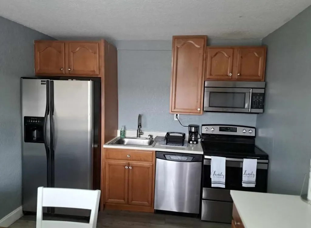740 SW 10th Street Pompano Beach FL 33060