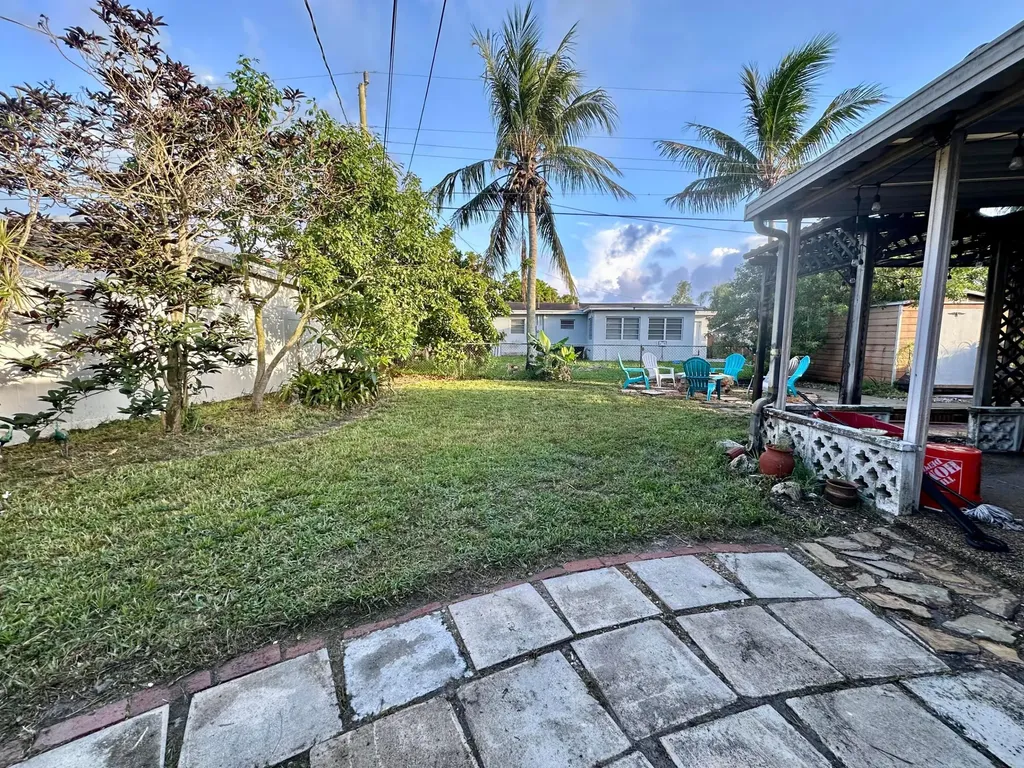 7000 SW 11th Street Pembroke Pines FL 33023