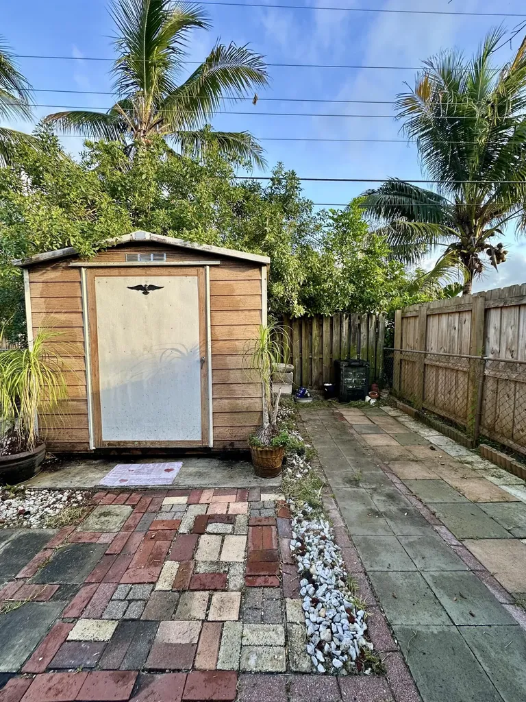 7000 SW 11th Street Pembroke Pines FL 33023