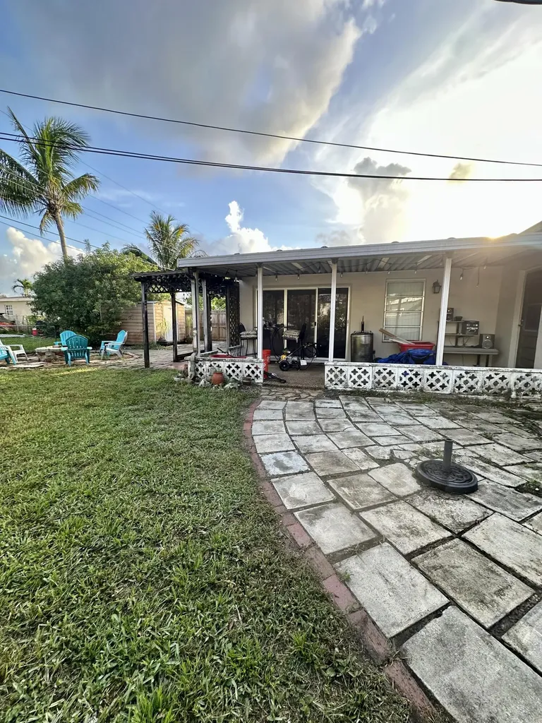 7000 SW 11th Street Pembroke Pines FL 33023