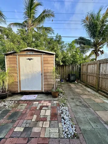 7000 SW 11th Street Pembroke Pines FL 33023