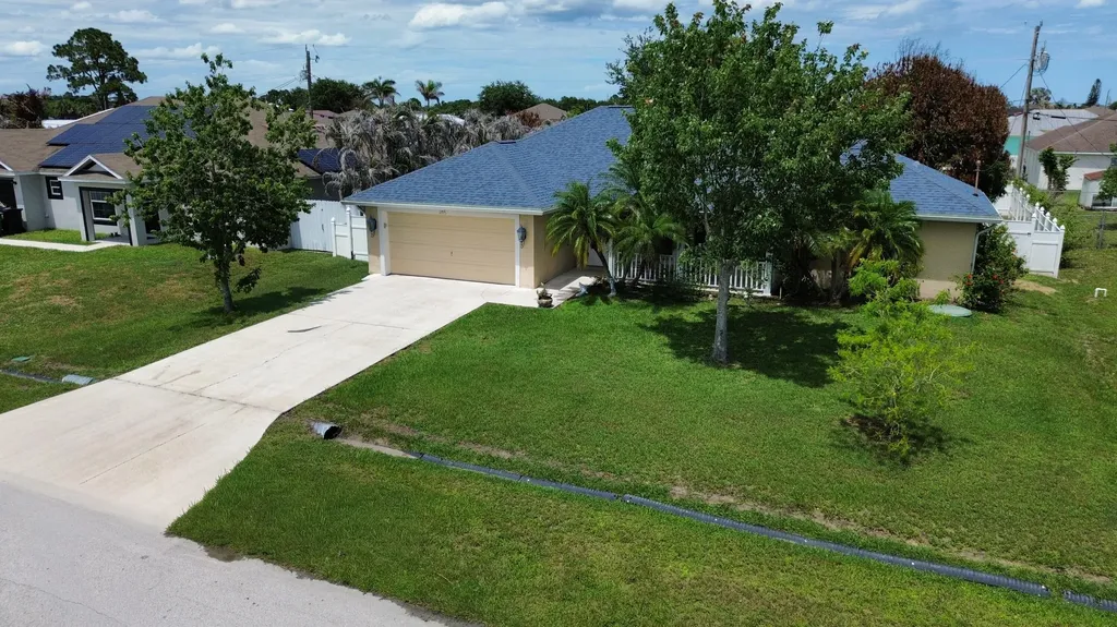 1773 SW Finch Lane Port St Lucie FL 34953