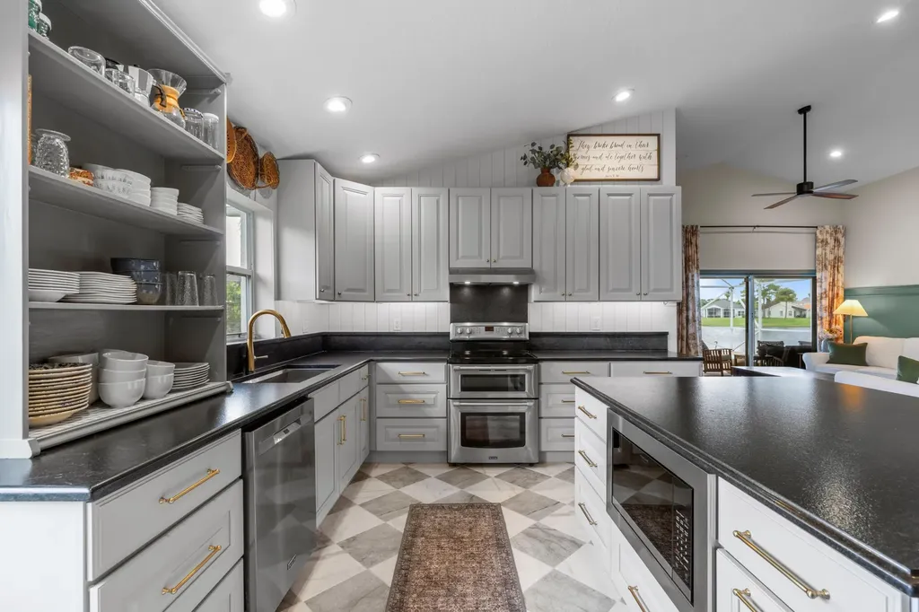 182 Saratoga Boulevard E Royal Palm Beach FL 33411
