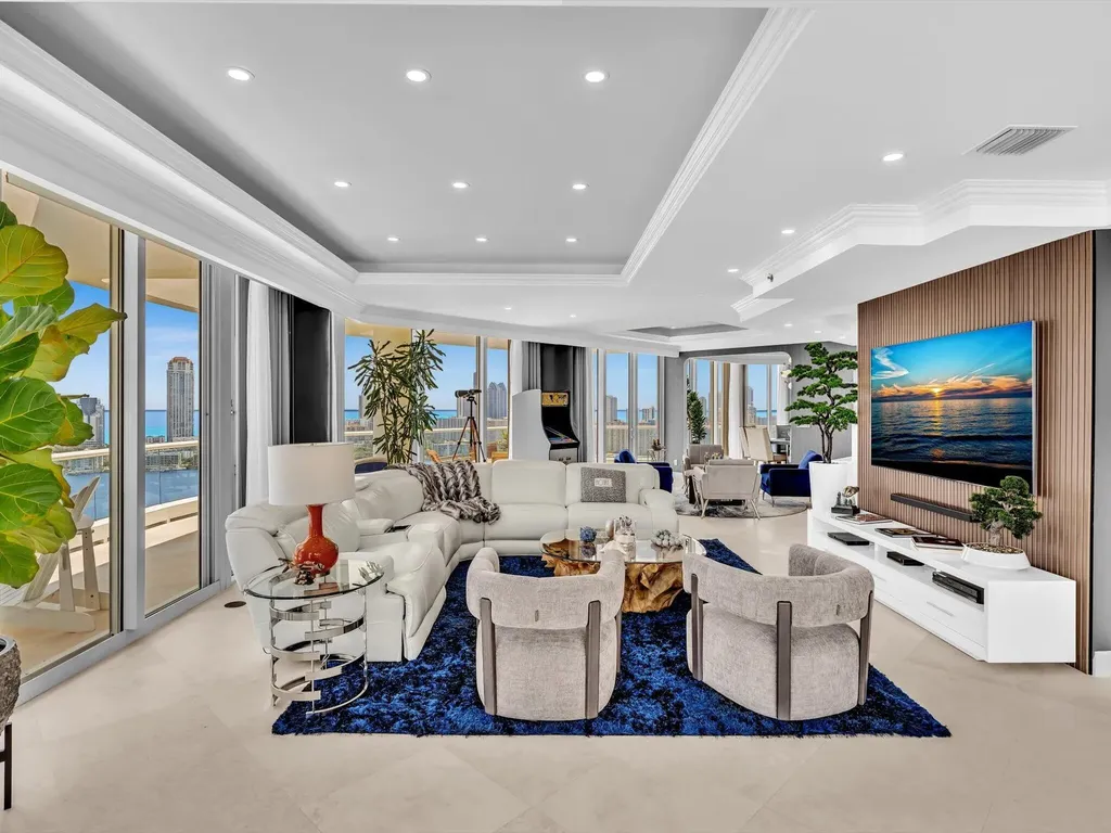 7000 Island Boulevard Aventura FL 33160