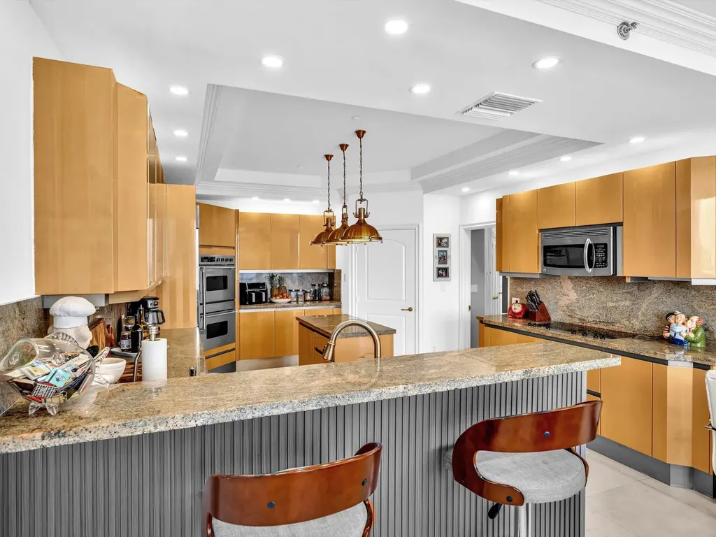 7000 Island Boulevard Aventura FL 33160
