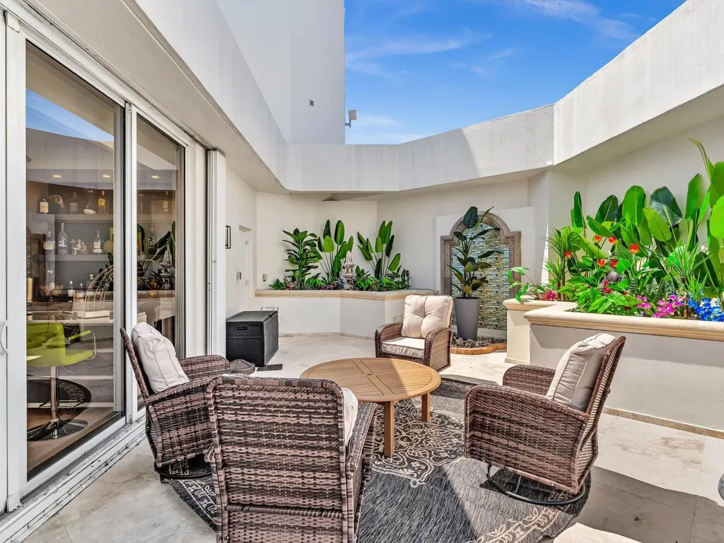 7000 Island Boulevard Aventura FL 33160