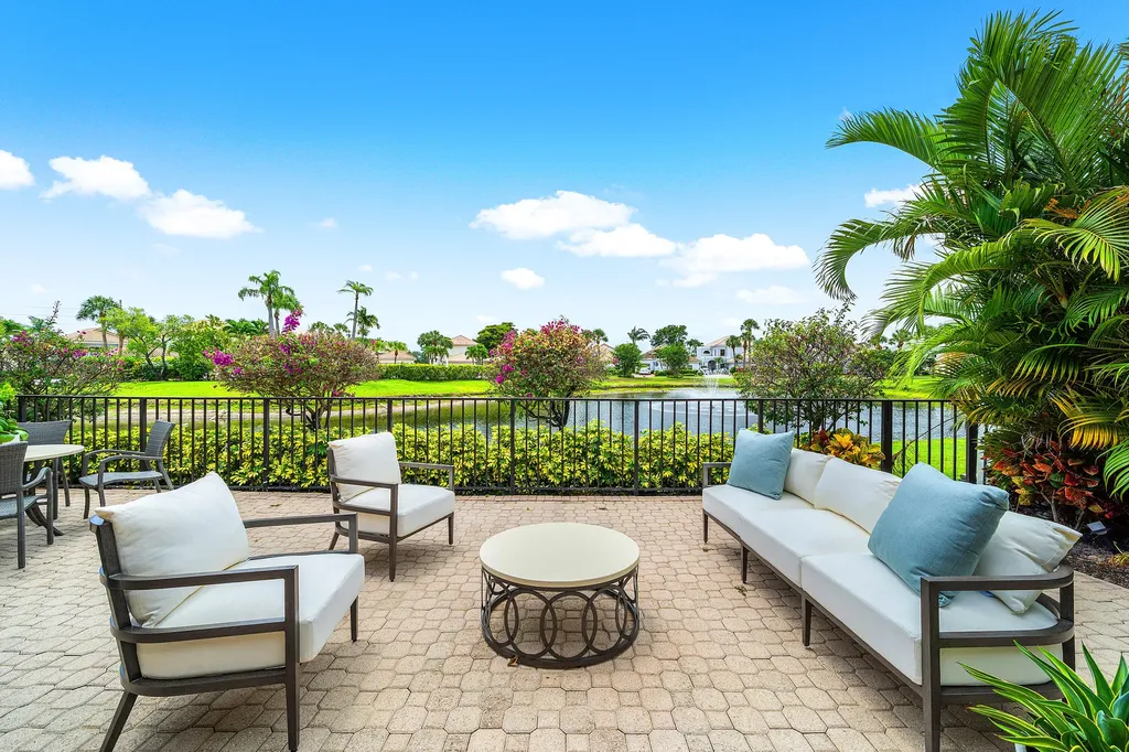 17460 Via Boca Raton FL 33496
