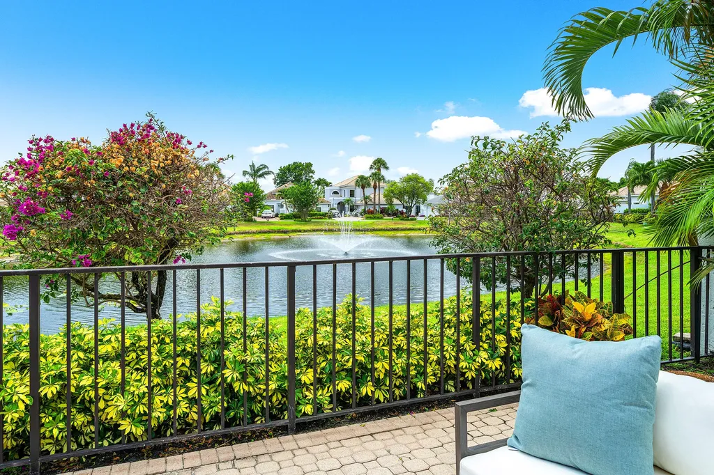 17460 Via Boca Raton FL 33496
