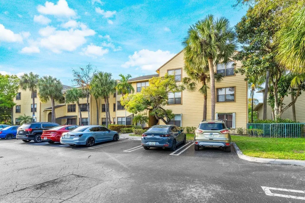 2305 N Congress Avenue Boynton Beach FL 33426
