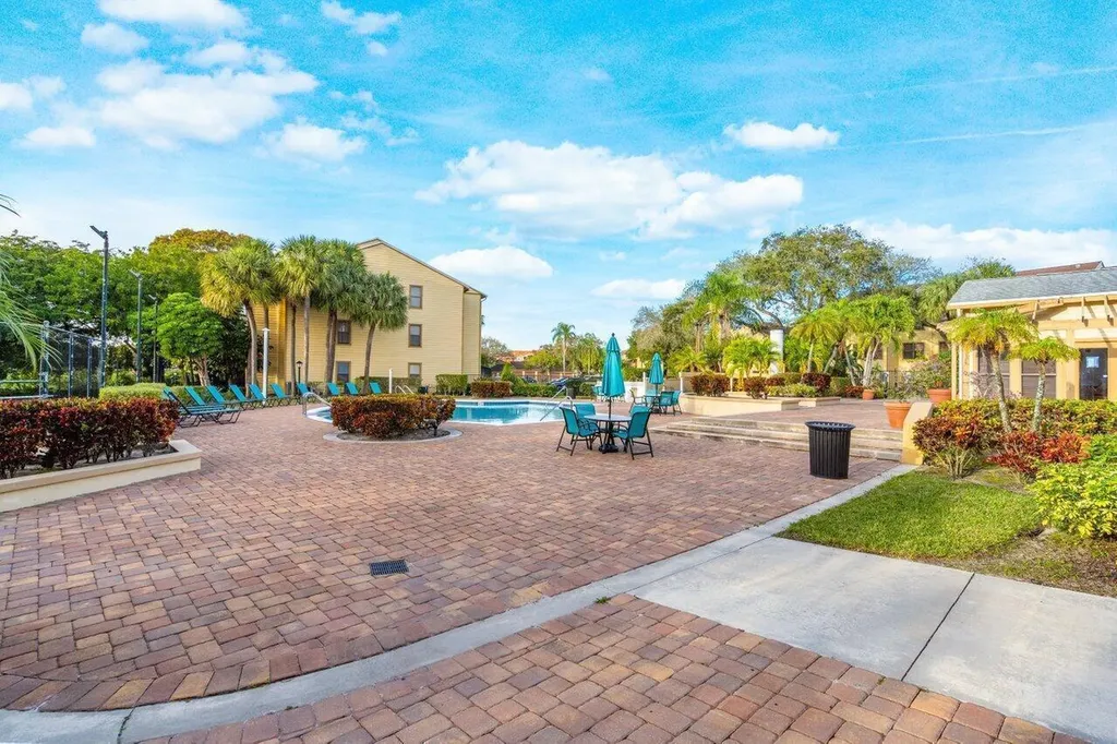2305 N Congress Avenue Boynton Beach FL 33426