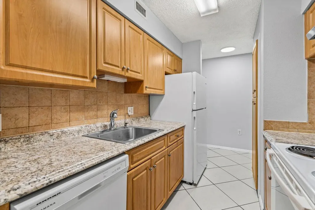 2305 N Congress Avenue Boynton Beach FL 33426