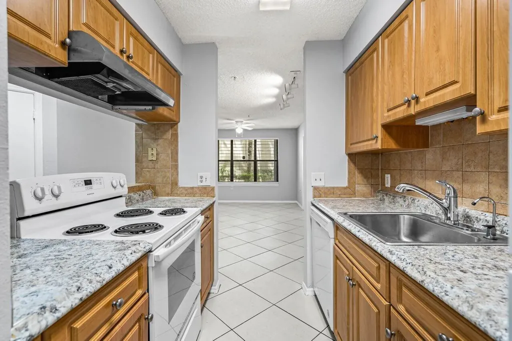 2305 N Congress Avenue Boynton Beach FL 33426