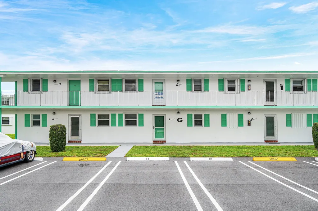 1116 Lake Terrace Boynton Beach FL 33426