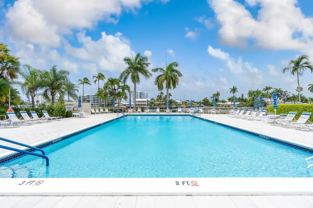 3200 NE 36th Street Fort Lauderdale FL 33308