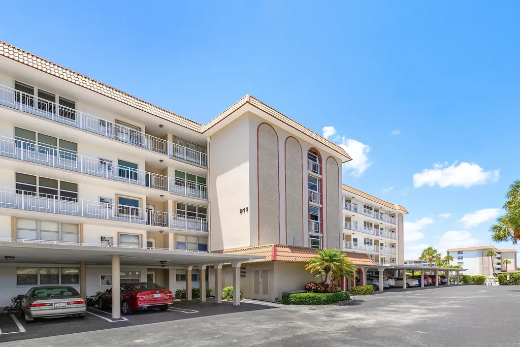 911 Gardenia Drive Delray Beach FL 33483