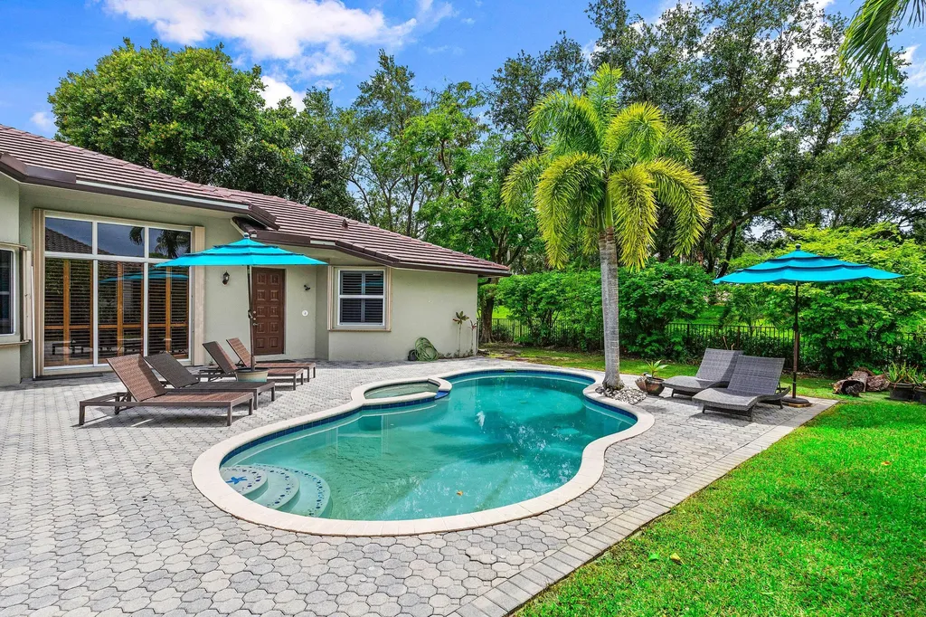 6867 NW 107th Terrace Parkland FL 33076