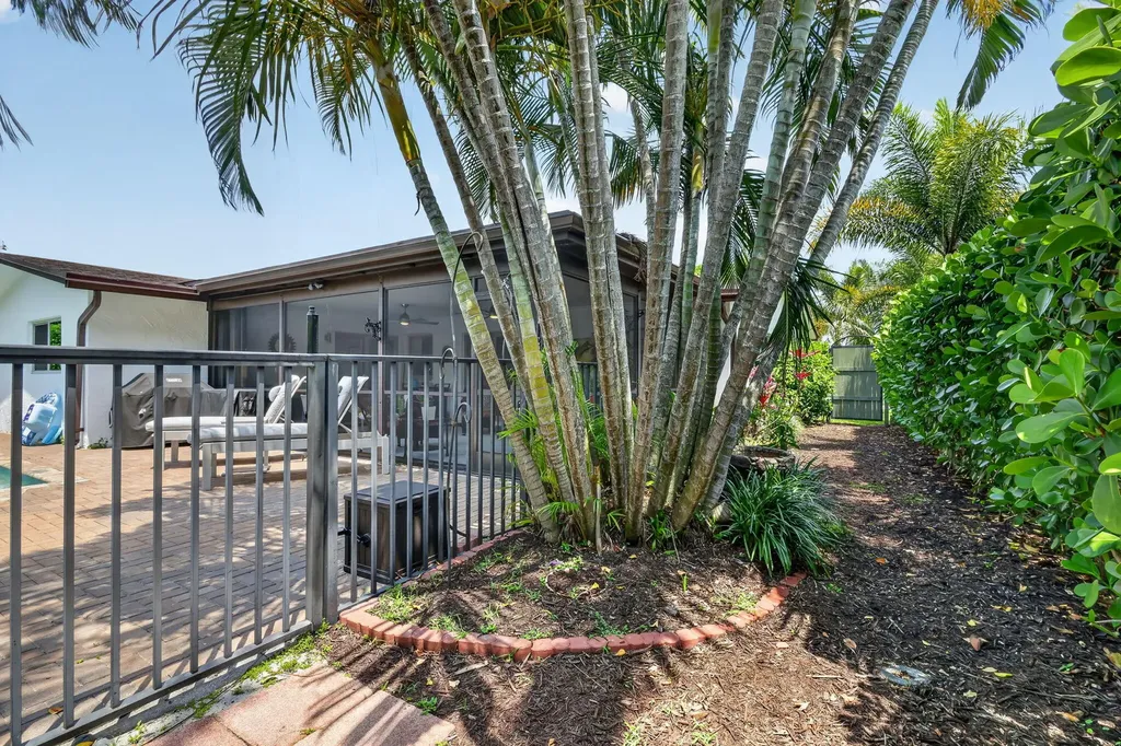 6372 Sleepy Willow Way Delray Beach FL 33484