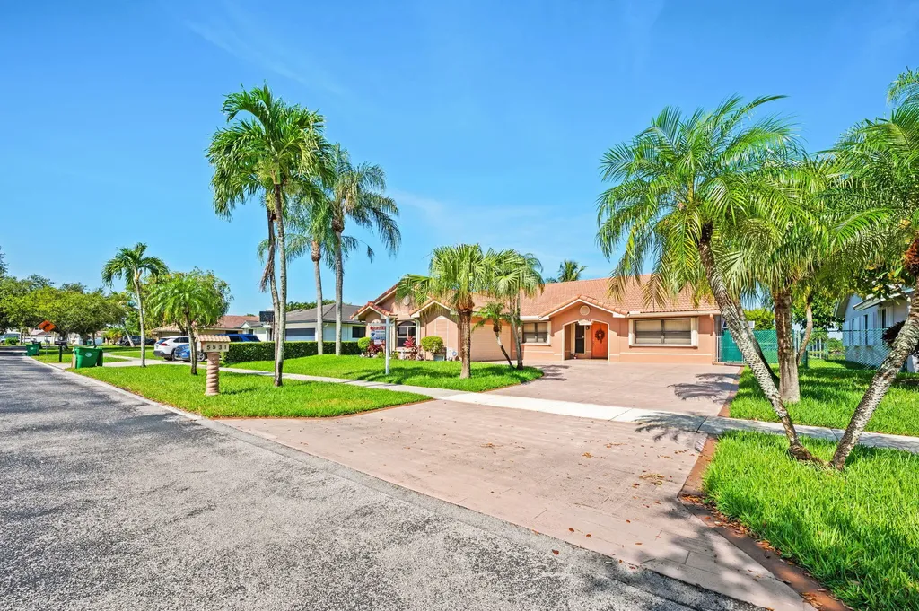5531 Hawkes Bluff Avenue Davie FL 33331