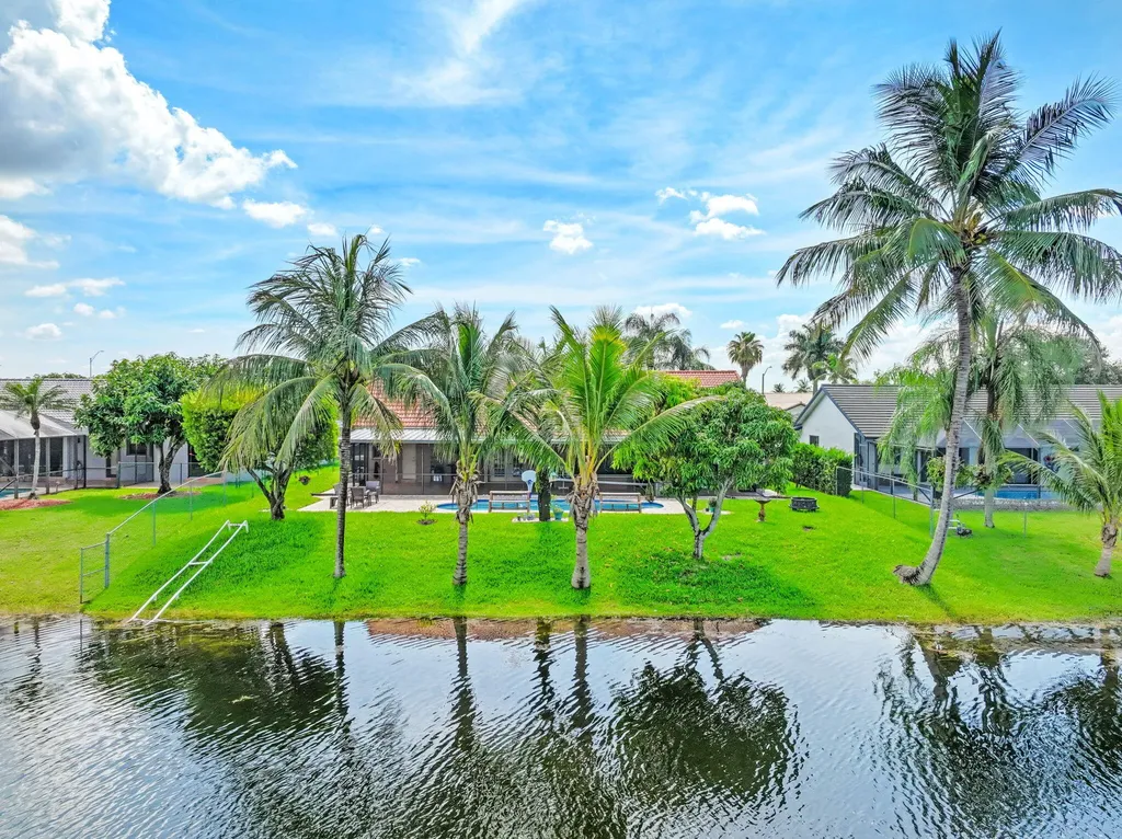 5531 Hawkes Bluff Avenue Davie FL 33331