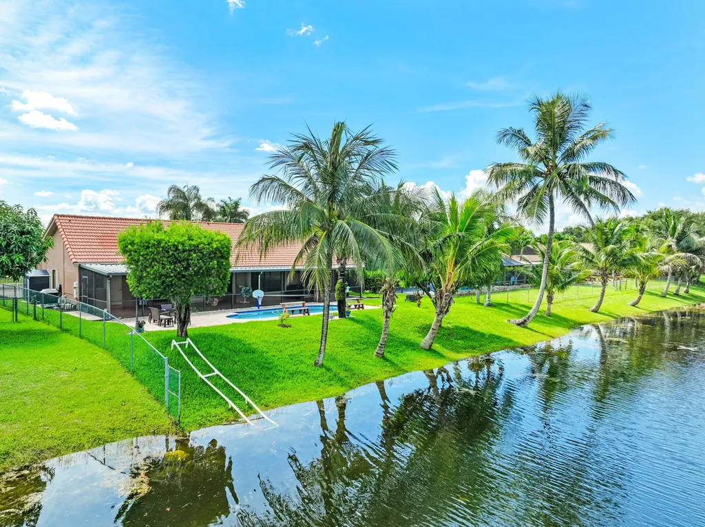 5531 Hawkes Bluff Avenue Davie FL 33331