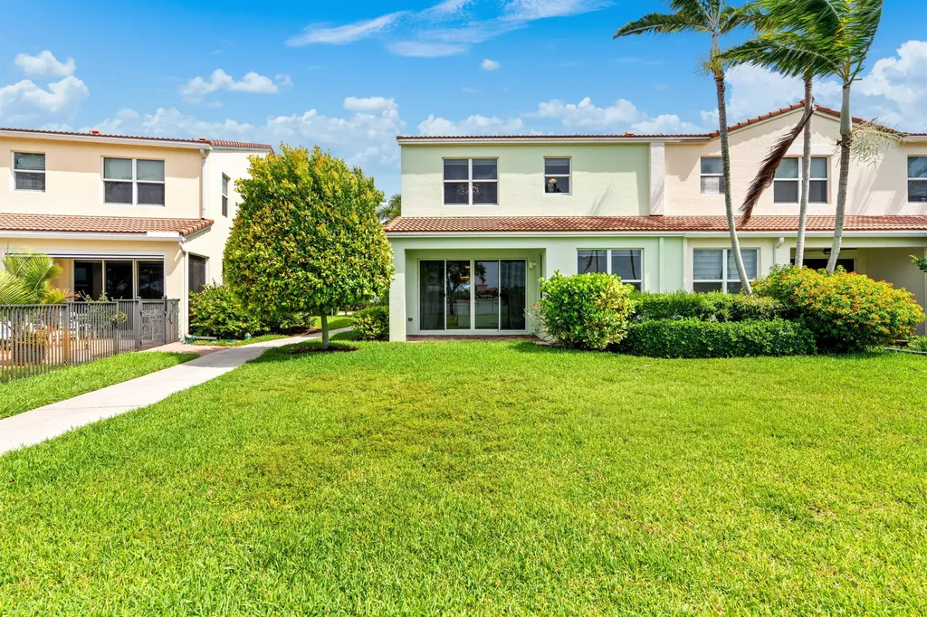 1570 NW 48th Place Boca Raton FL 33431