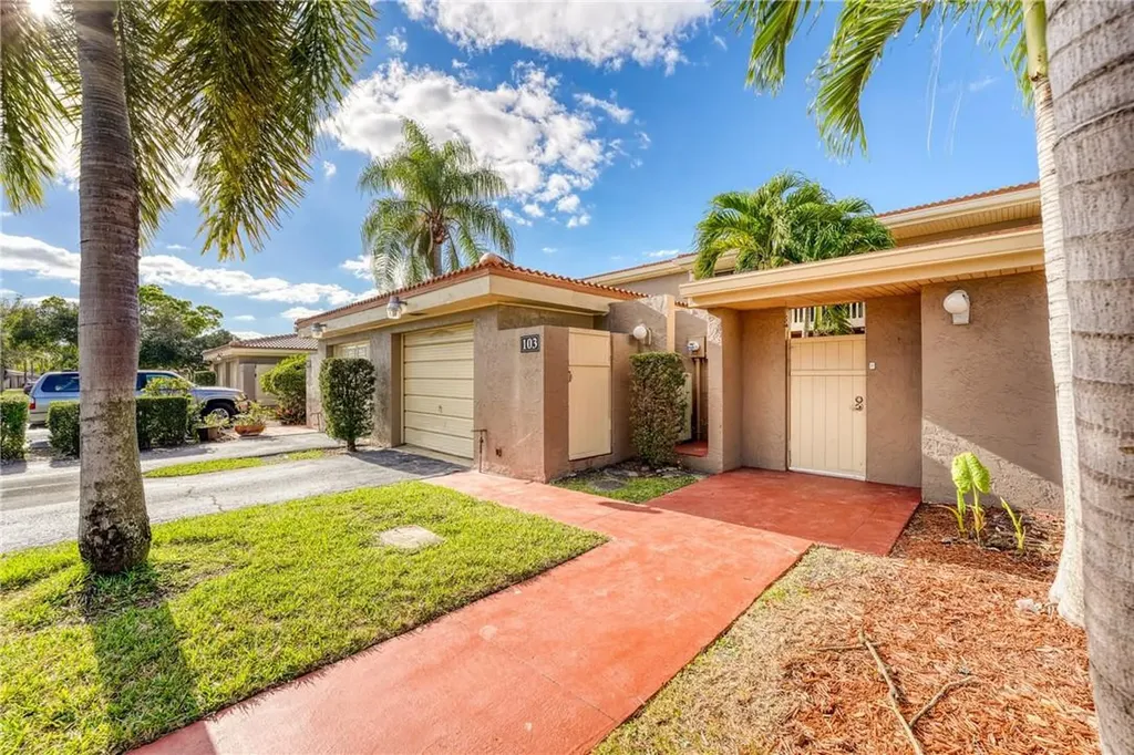 103 St Andrews Road Hollywood FL 33021