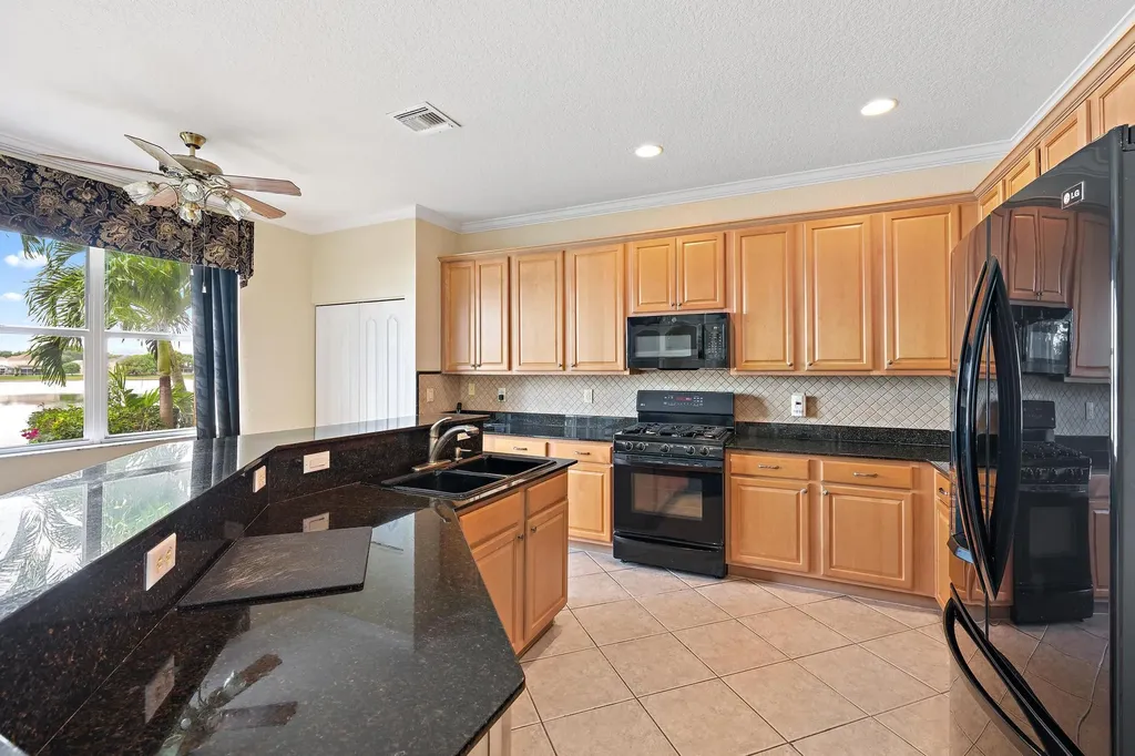 144 Berenger Walk Royal Palm Beach FL 33414