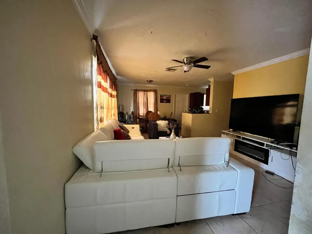 4730 NE 2nd Avenue NE Deerfield Beach FL 33064
