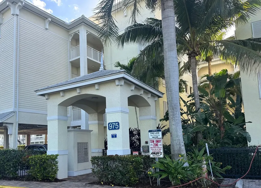 975 NW Flagler Avenue Stuart FL 34994