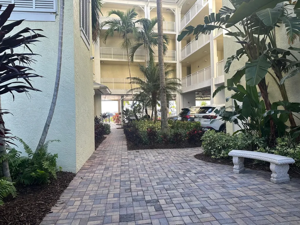 975 NW Flagler Avenue Stuart FL 34994