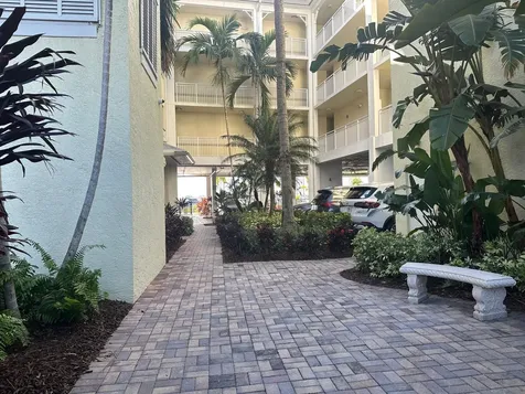 975 NW Flagler Avenue Stuart FL 34994