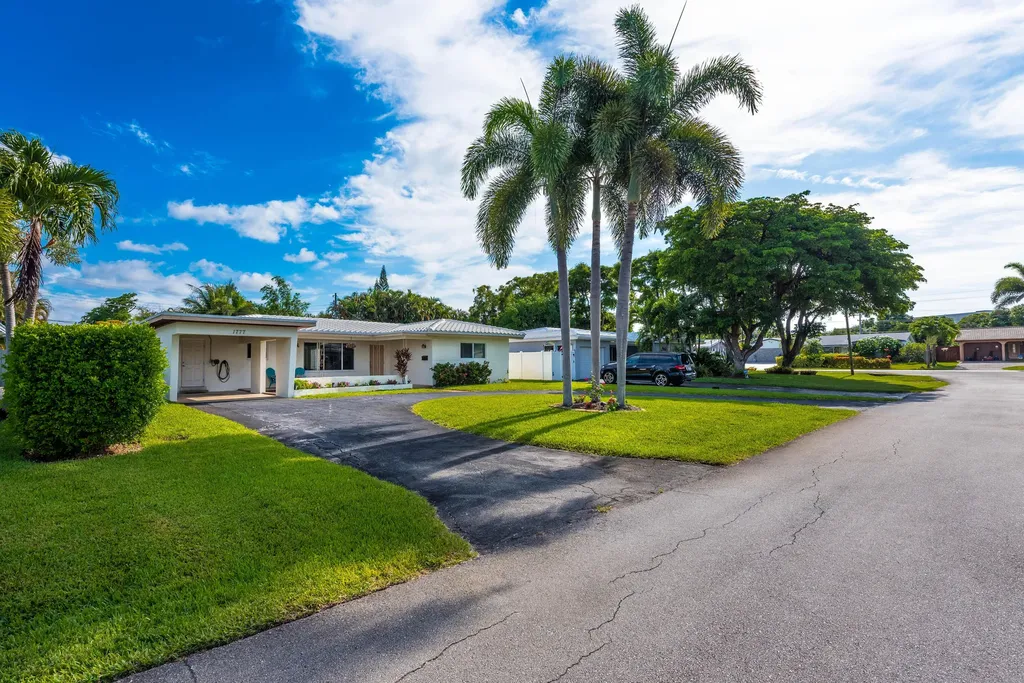 1777 NE 46th Street Oakland Park FL 33334