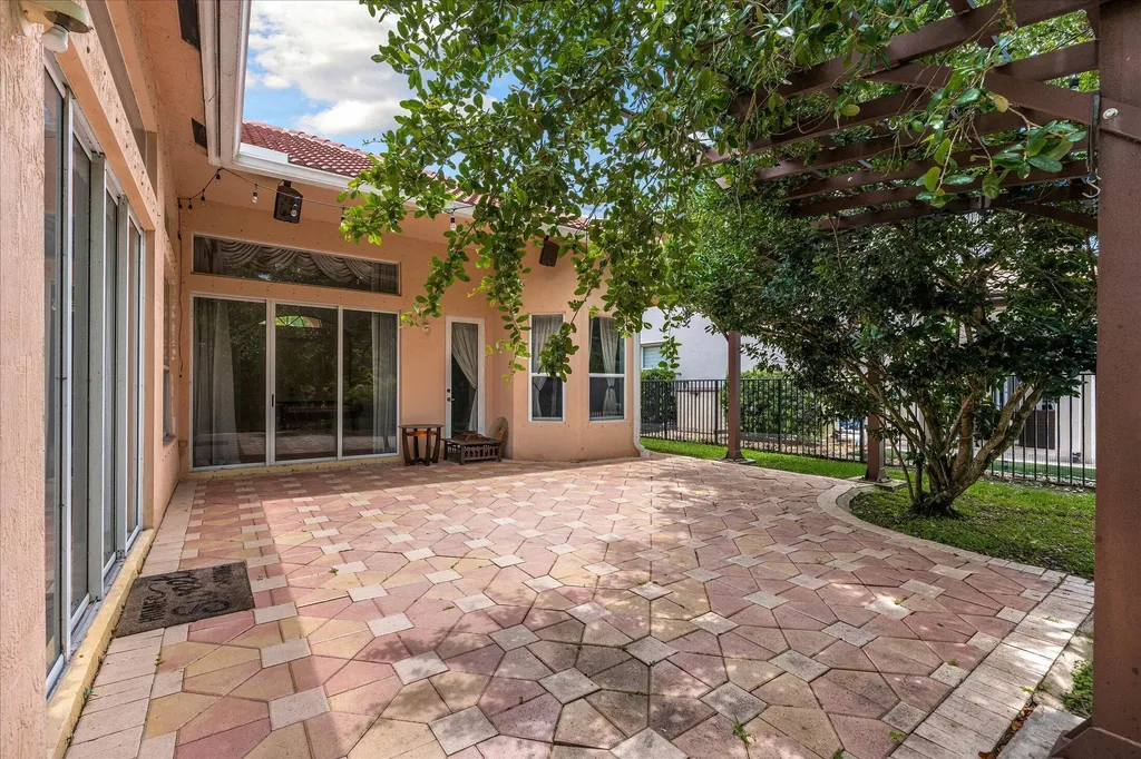 7140 Pinecreek Way Coconut Creek FL 33073