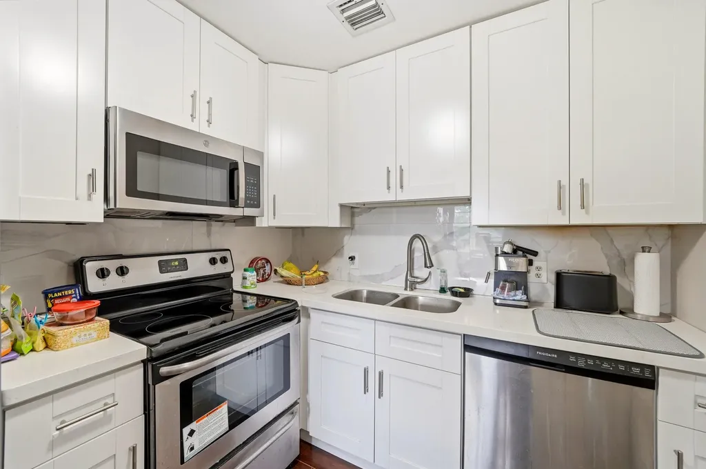 1401 SW 134th Way Pembroke Pines FL 33027