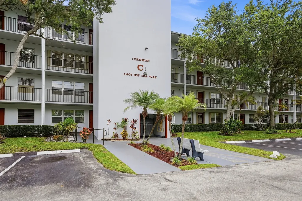 1401 SW 134th Way Pembroke Pines FL 33027
