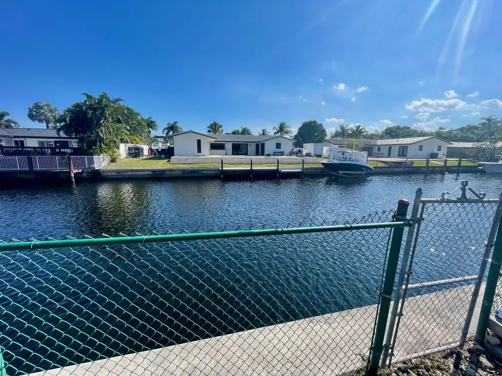 6160 SW 14th Street Plantation FL 33317