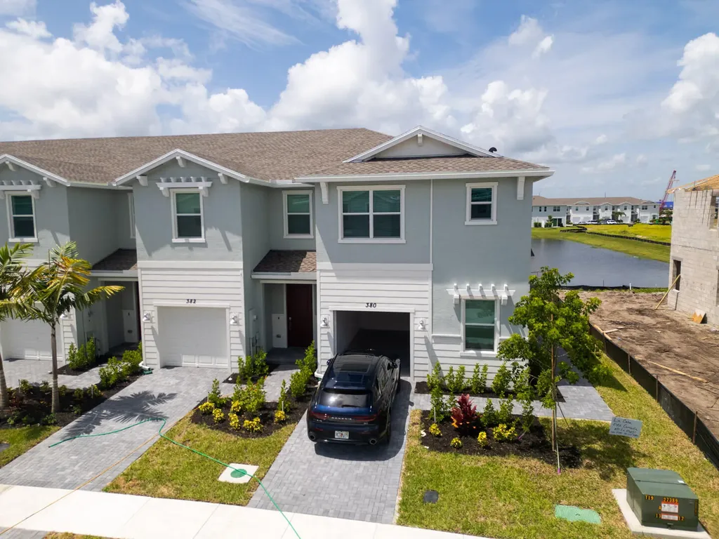 380 SE Crossoak Lane Port St Lucie FL 34984
