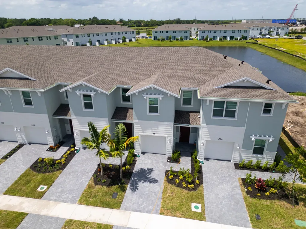 380 SE Crossoak Lane Port St Lucie FL 34984