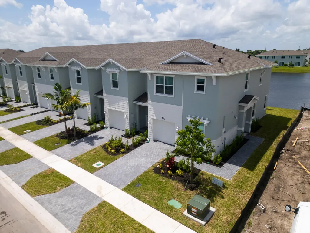 380 SE Crossoak Lane Port St Lucie FL 34984