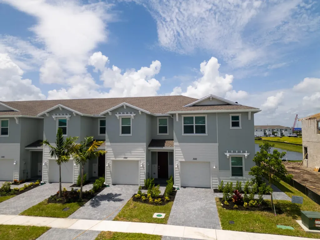 380 SE Crossoak Lane Port St Lucie FL 34984