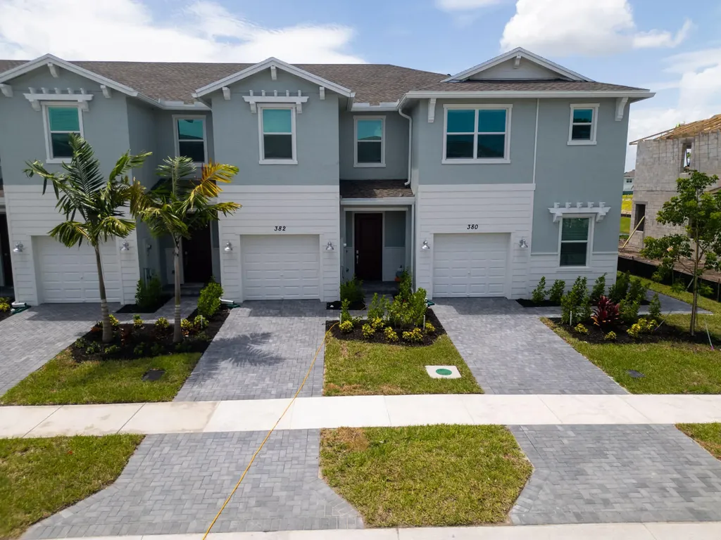 380 SE Crossoak Lane Port St Lucie FL 34984