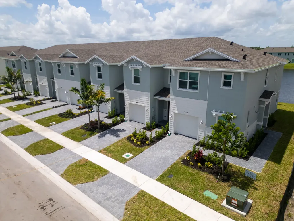 380 SE Crossoak Lane Port St Lucie FL 34984