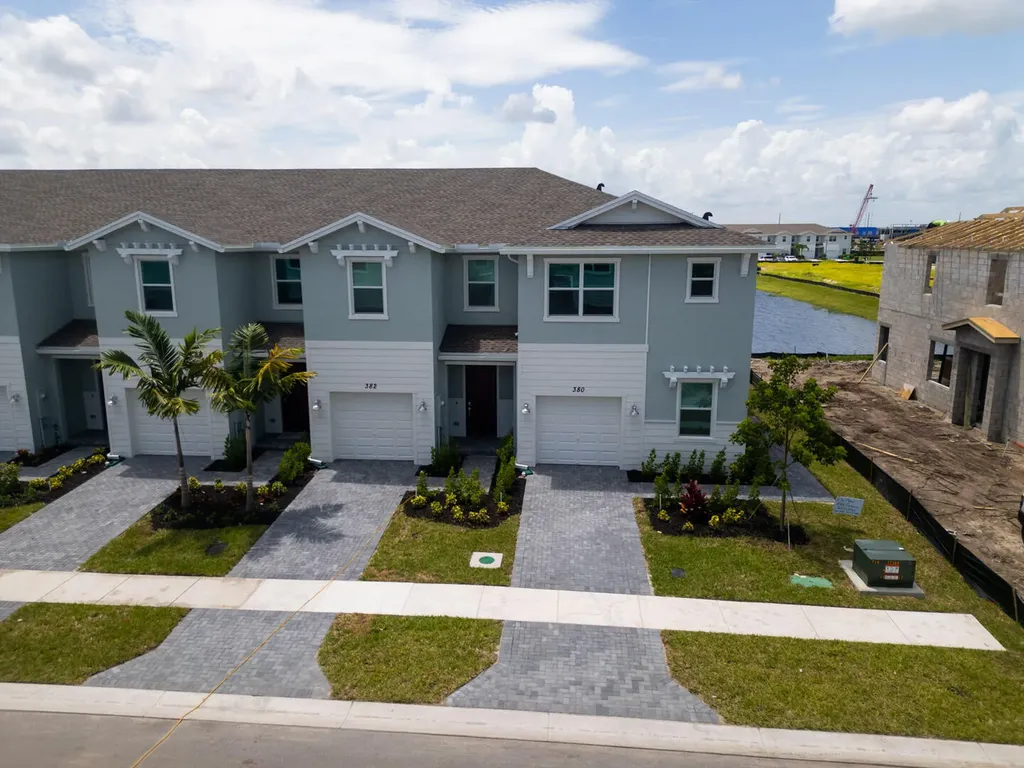 380 SE Crossoak Lane Port St Lucie FL 34984