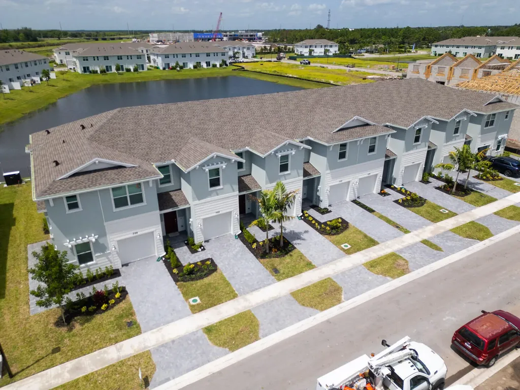 380 SE Crossoak Lane Port St Lucie FL 34984
