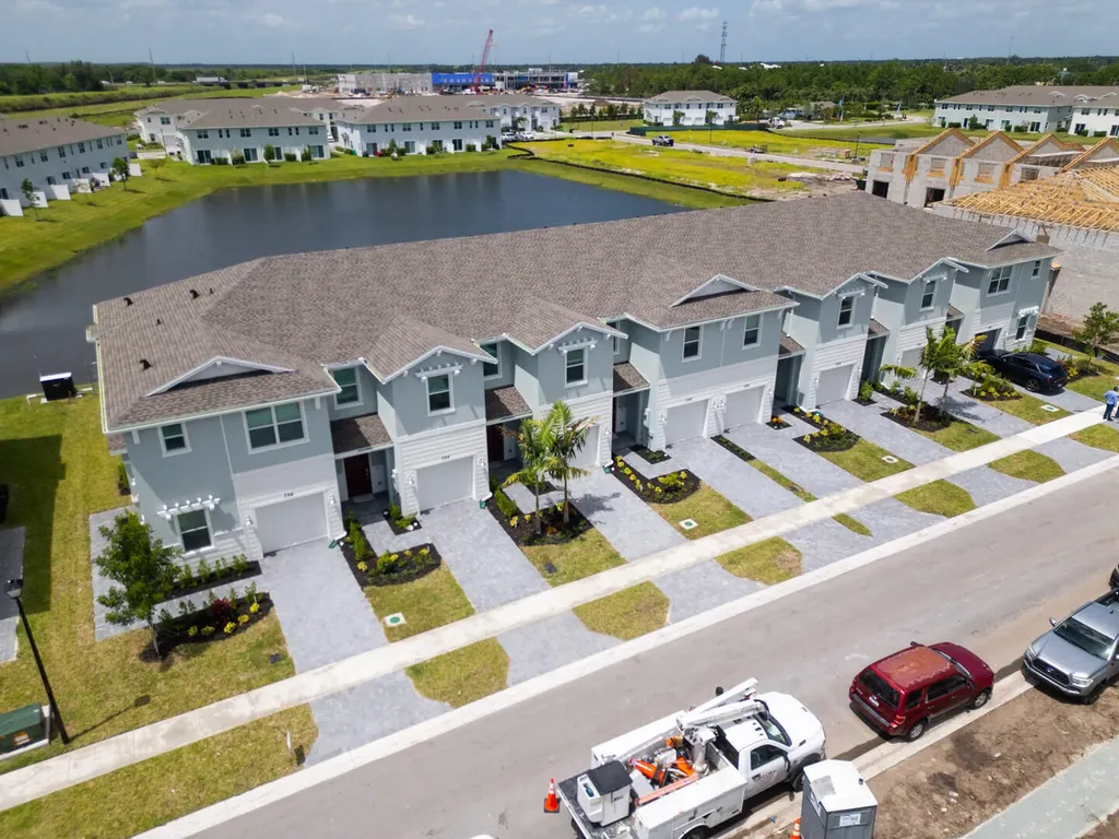 380 SE Crossoak Lane Port St Lucie FL 34984