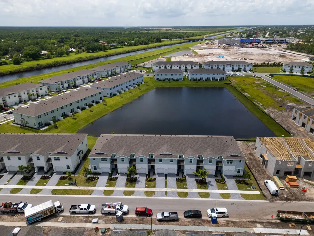 380 SE Crossoak Lane Port St Lucie FL 34984