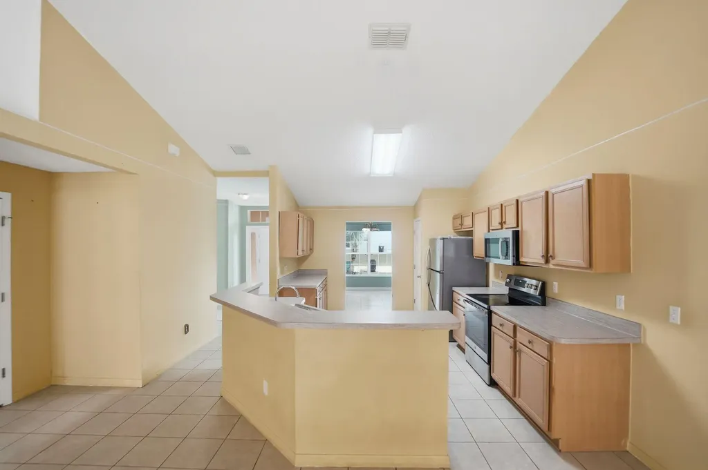 1692 SW Lofgren Avenue Port St Lucie FL 34953