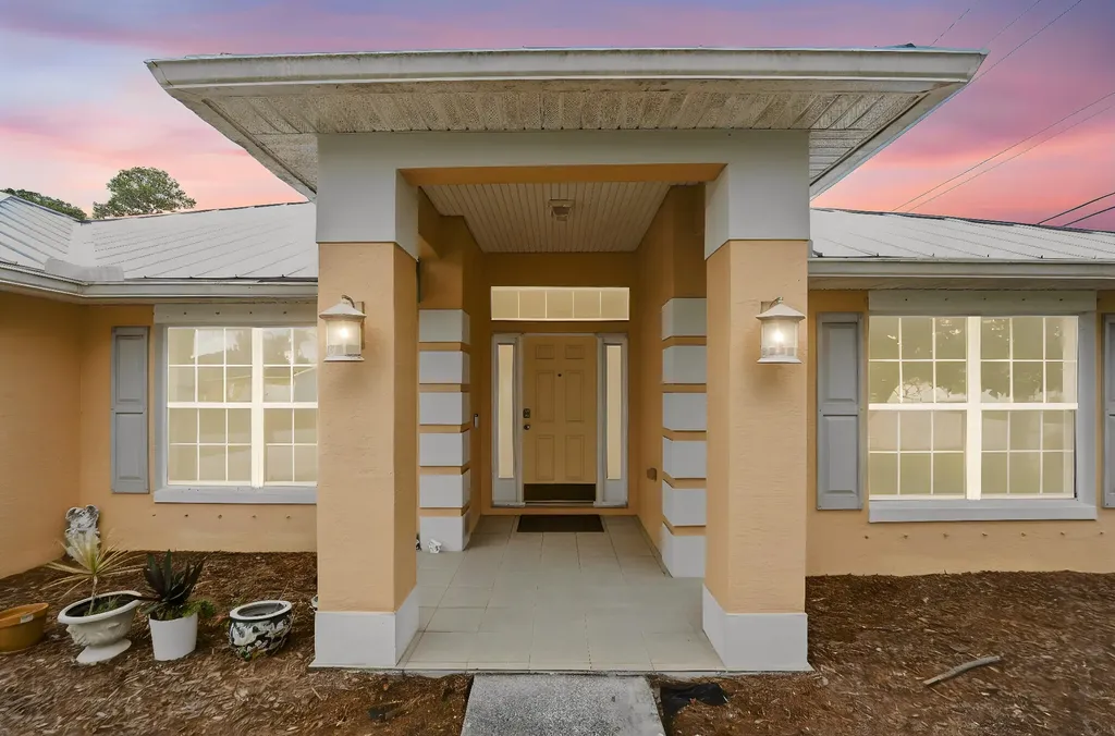 1692 SW Lofgren Avenue Port St Lucie FL 34953